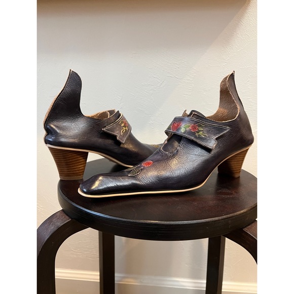 Beautiful, unusual shoes. EUC. Leather. - Picture 8 of 16